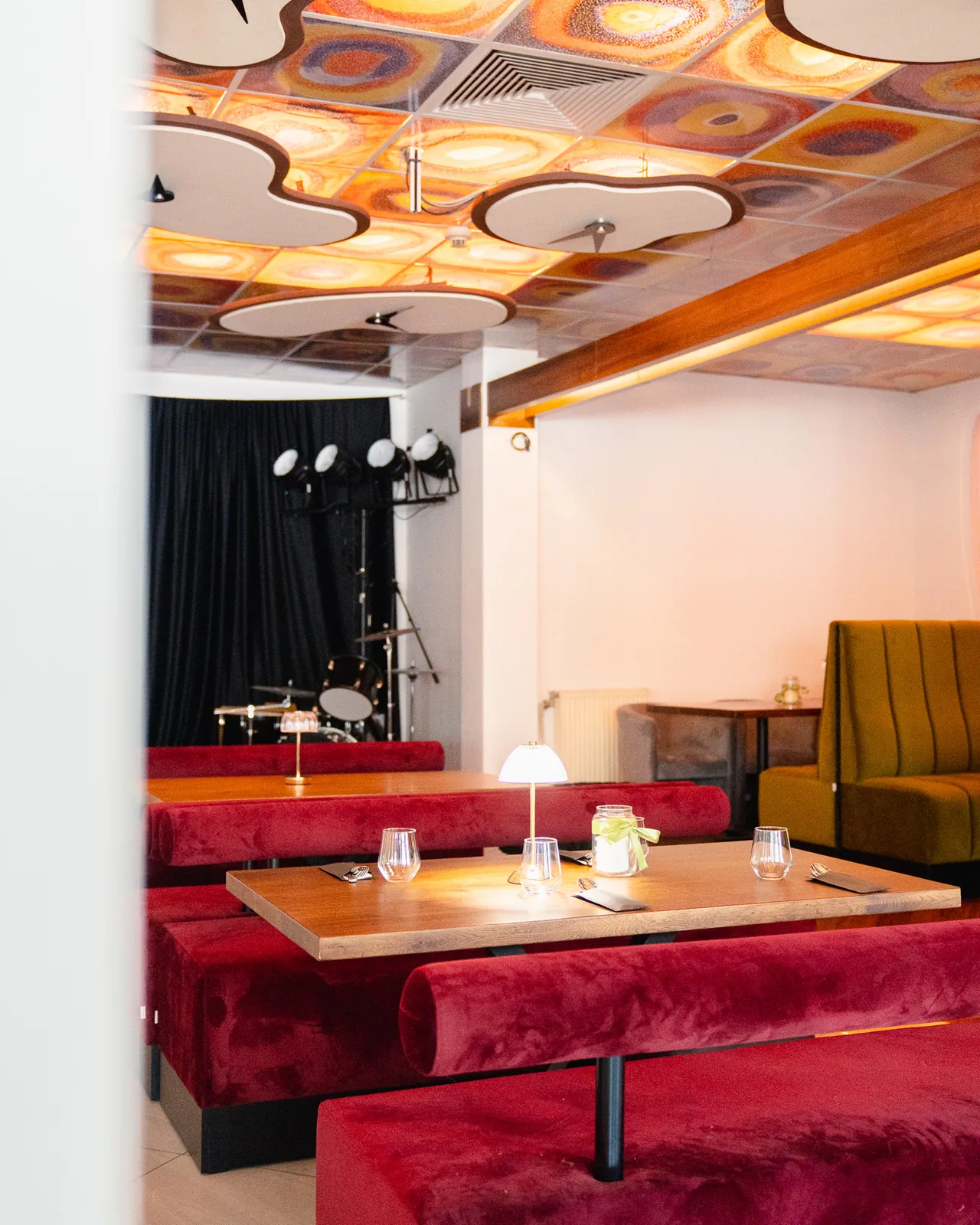 Kameralna scena we wnętrzu Restauracji MAX